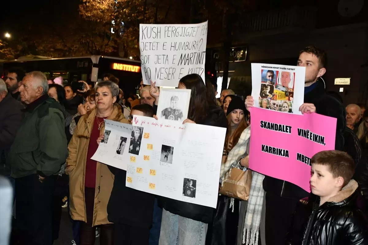 Tiran’da Akran Şiddeti Protestosu