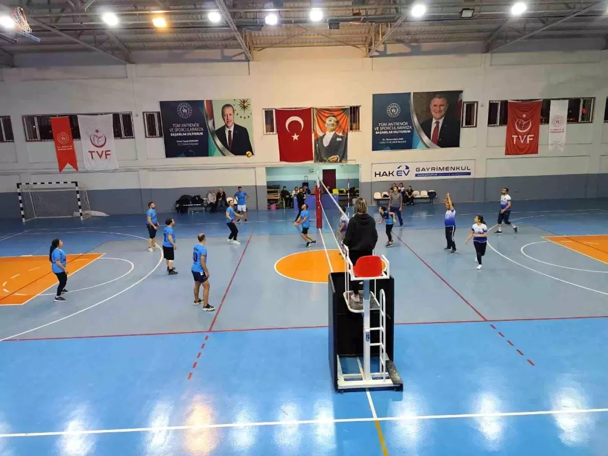 Besni’de Voleybol Turnuvasında Şampiyon Devlet Hastanesi