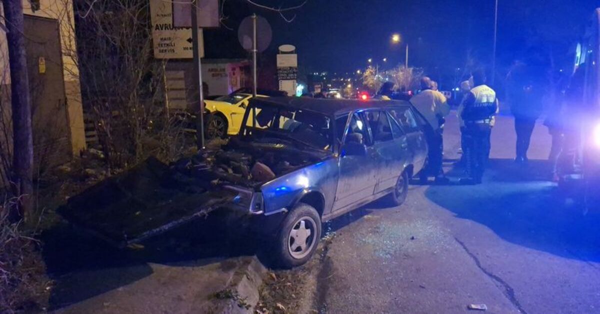 Bursa’da iki otomobil kafa kafaya çarpıştı