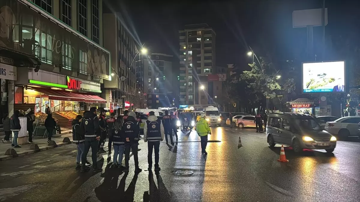 İstanbul Emniyet Müdürü Yıldız, Bağcılar’da asayiş uygulamasındaki ekipleri denetledi