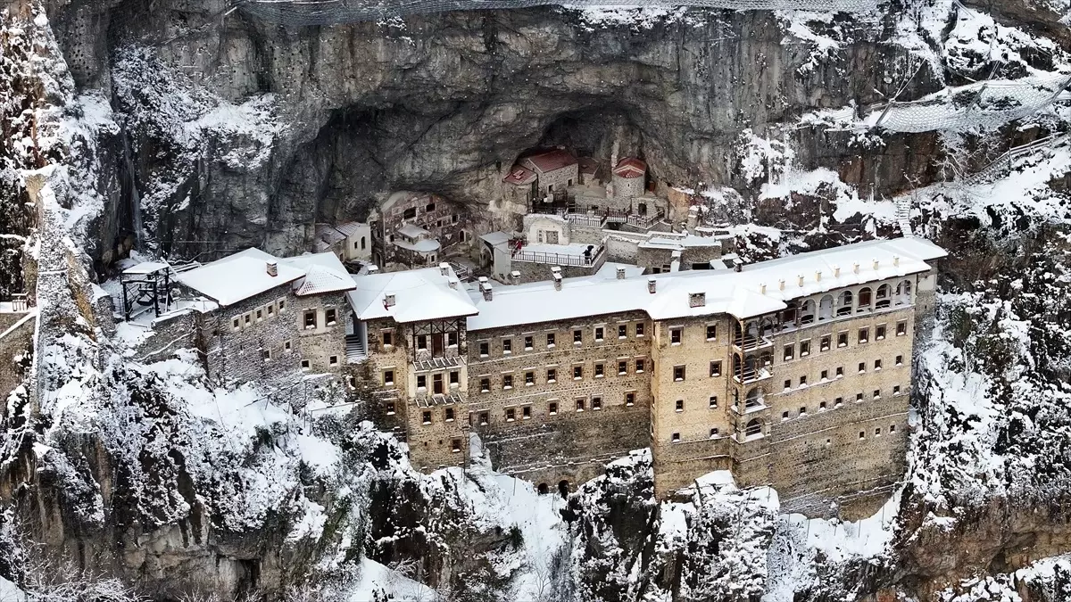 Sümela Manastırı Karla Kaplandı